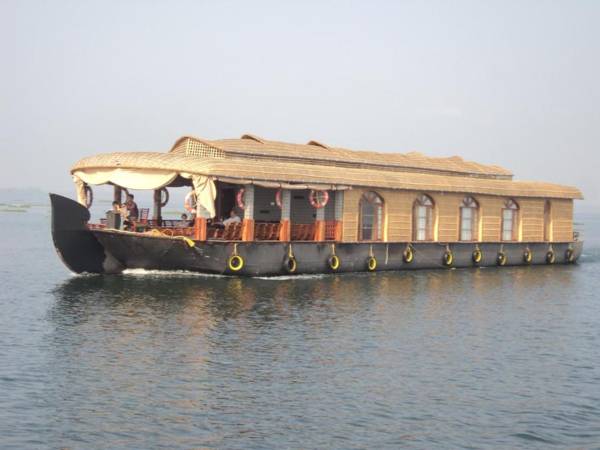 Sreekrishna Houseboat - VACCINATED STAFF