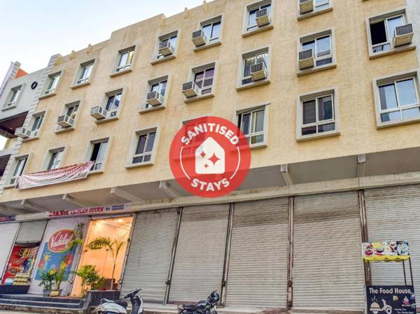 Capital O 72445 Hotel Radhika Royal