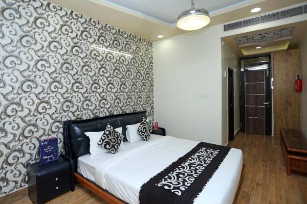 Capital O 16639 Hotel Shri Pushpraj by MNG Rooms