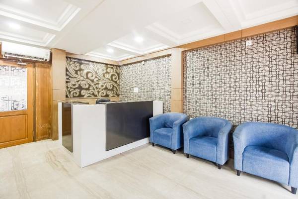 Capital O 71618 Hotel Reech