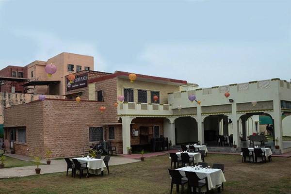 Collection O 4255 Day Night Guest House and Restaurant