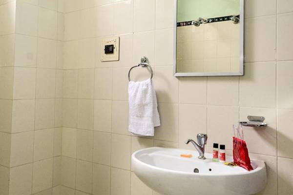 Collection O 4255 Day Night Guest House and Restaurant