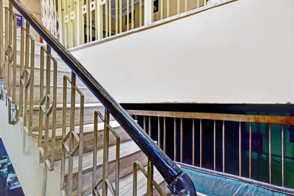 SPOT ON 81137 Hotel Raj