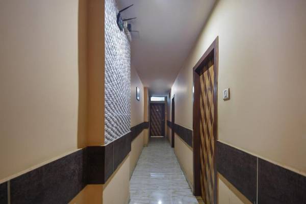 OYO 72016 Hotel Golden Palace