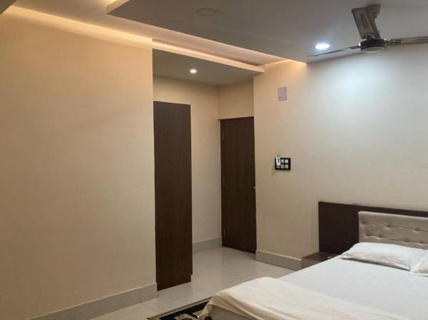 Capital O 85105 Janki Palace