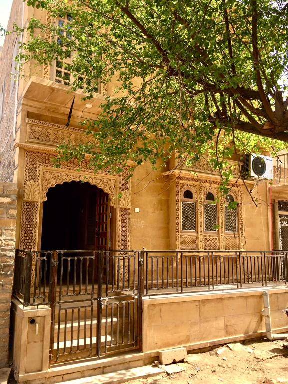 Bob Cafe and Guest House