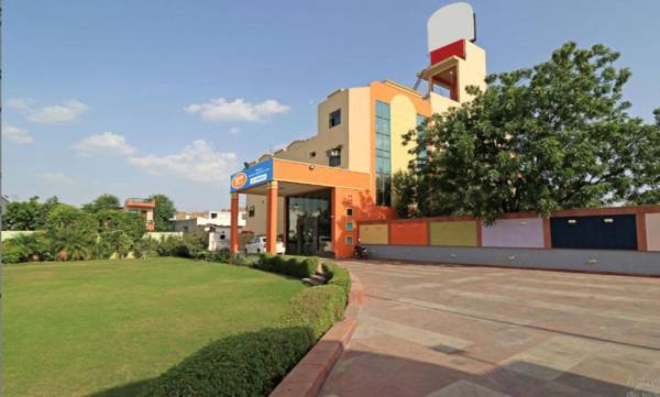 Jypore Saffron Inn & Suites