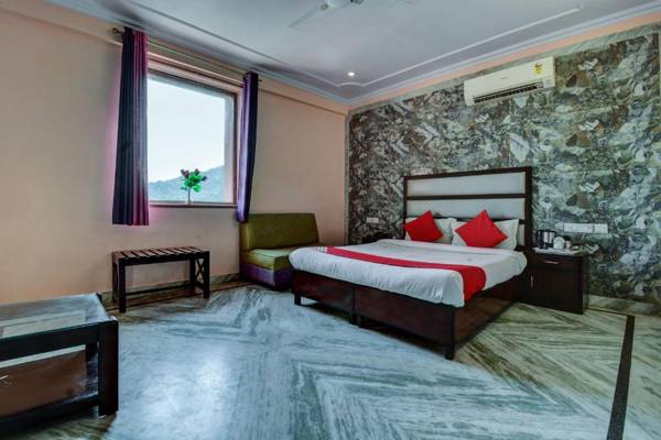 OYO 12849 Hotel Grand Akshay