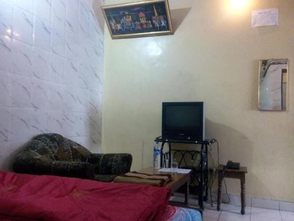 HOTEL OM PALACE - Couple friendly & local id accepted