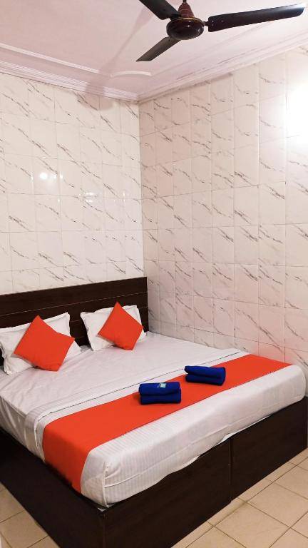 HOTEL OM PALACE - Couple friendly & local id accepted