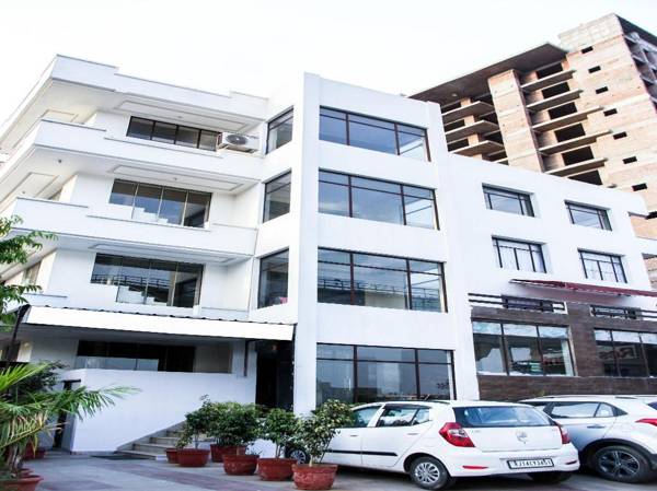 Capital O 14864 Hotel Satyam Inn