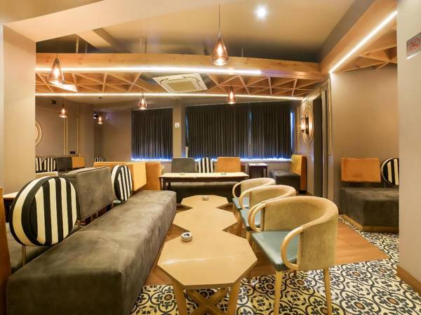 OYO 19789 Kiran Palace