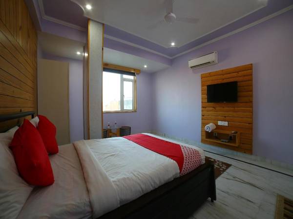 OYO 38172 The Lodge B&B