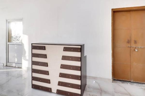 OYO 64864 Hotel Rj18