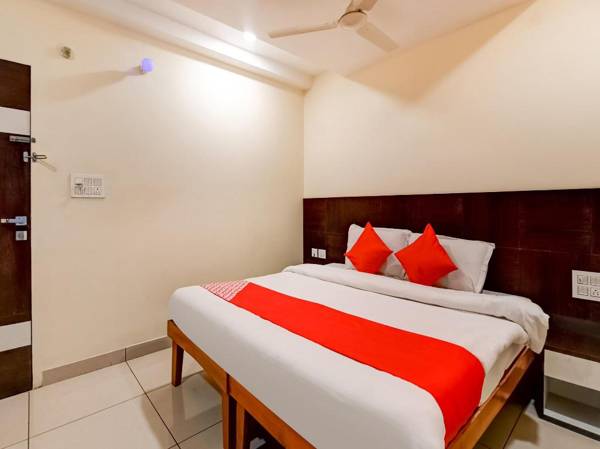 OYO 76850 Hotel Rashika Palace