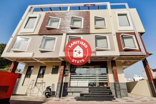 OYO 69690 Hotel Green Wood