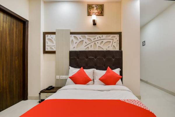 OYO 69690 Hotel Green Wood