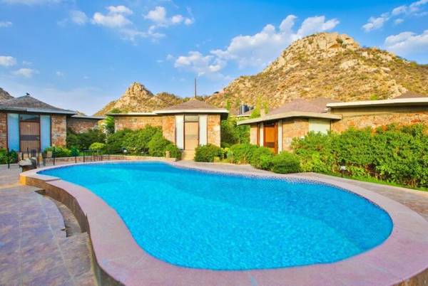 Grass Field Valley Resort