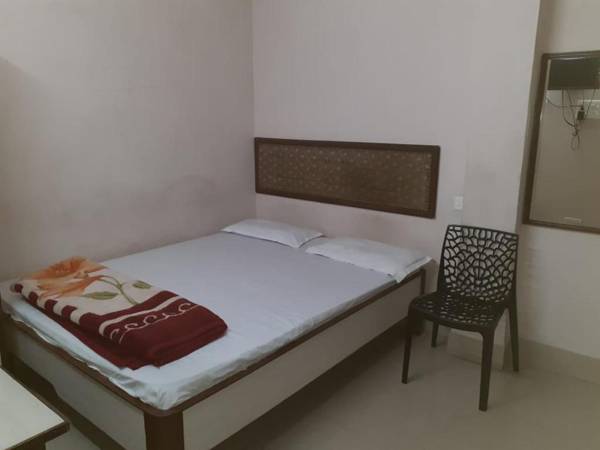 Vamoose Ananda Hotel