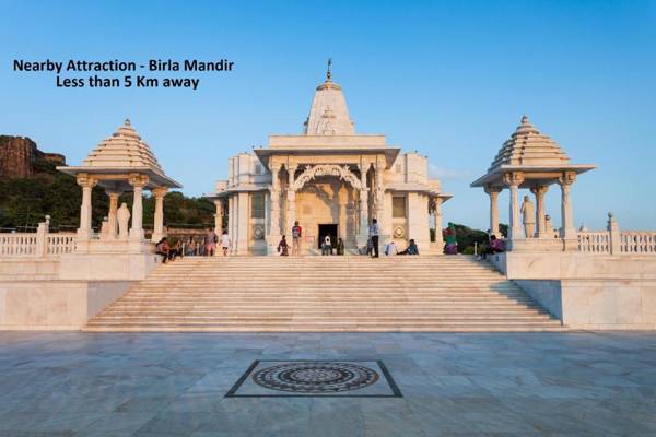 Townhouse 893 The Circle Rajapark