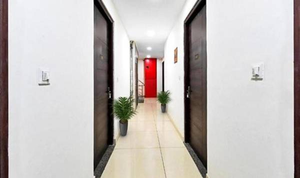 Townhouse 998 Hotel Monark