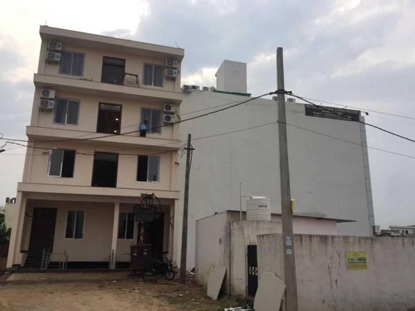 OYO 91695 Hotel Sarvika