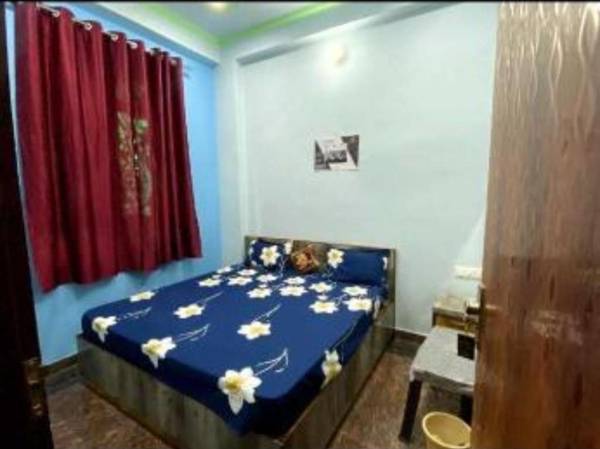 POP 91704 Hotel Holiday Palace