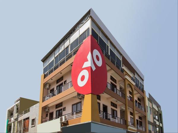 OYO 12161 Hotel Madhur Inn