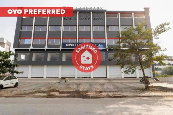 OYO Townhouse 327 C21 Mall