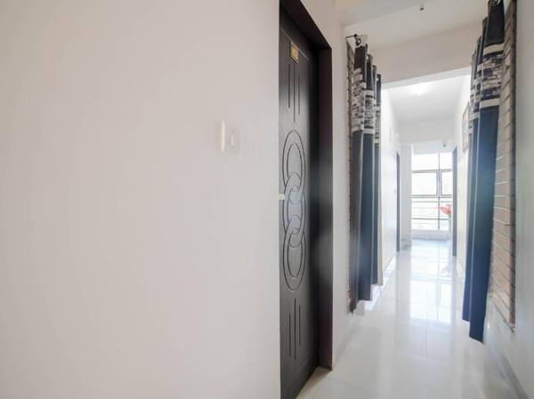 OYO 79670 Flagship Hotel Blue Tick