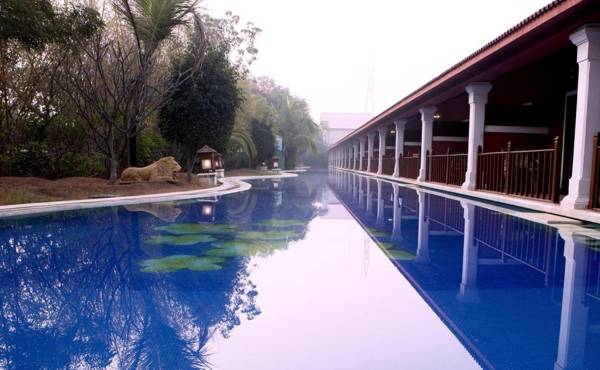 Lagoon Bay at Leonia Hotel