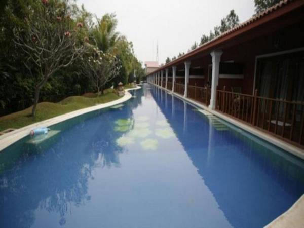 Lagoon Bay at Leonia Hotel