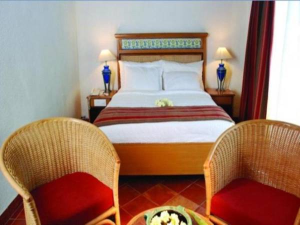 Lagoon Bay at Leonia Hotel