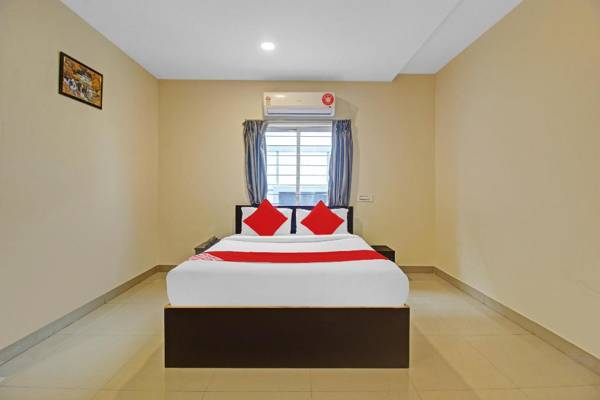 OYO 24993 Royal Inn Hotel