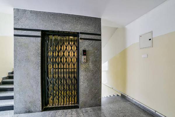 OYO 15729 Royal Stay