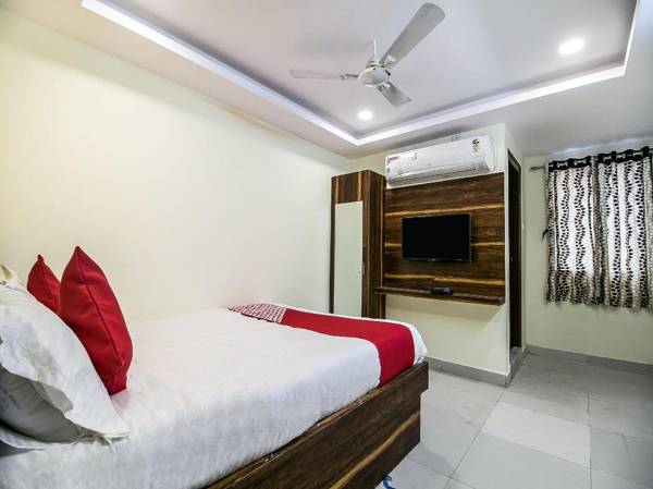 OYO 11842 Hotel Sri Sai Grand Inn