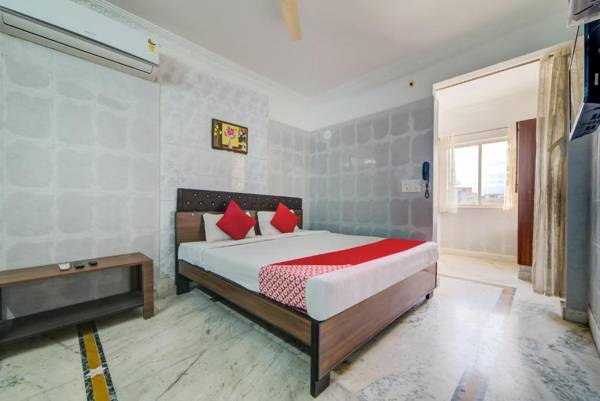 OYO 29087 Hotel Golden Pride