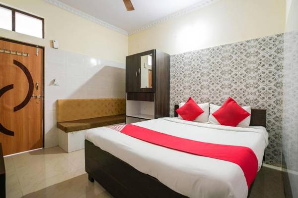 OYO 69076 Hotel Sweekar