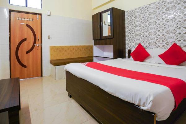 OYO 69076 Hotel Sweekar