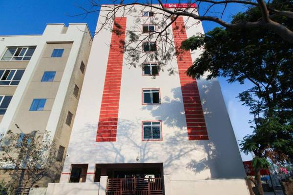 OYO Flagship 68493 S V Residency