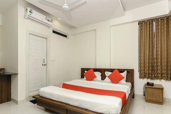 Capital O HYD756 Hotel Green Leaf