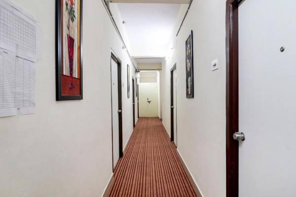 OYO 75379 Raja Ram Hotel