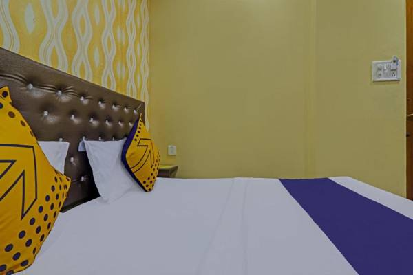 SPOT ON 72246 Gayatri Lodge