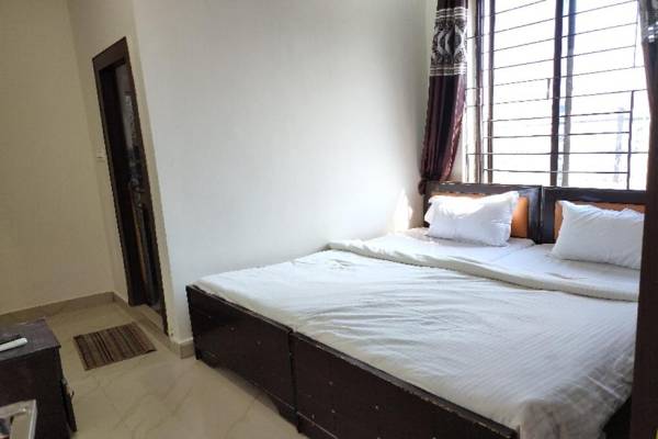 OYO 79502 Hotel Royal Comfort