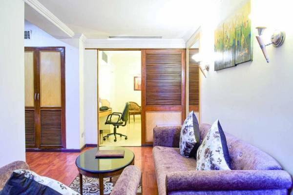 Workspace - Townhouse OAK Hotel Quality Inn