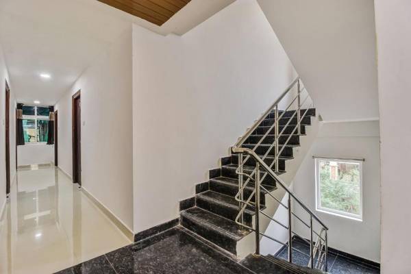 OYO 84205 Hotel Green Leaf- Kondapur