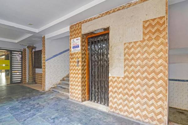 OYO Flagship 85603 Kphb Metro Station