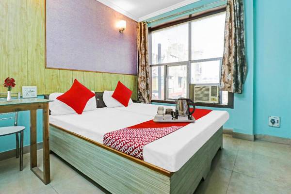 OYO 90120 Hotel Shaurya