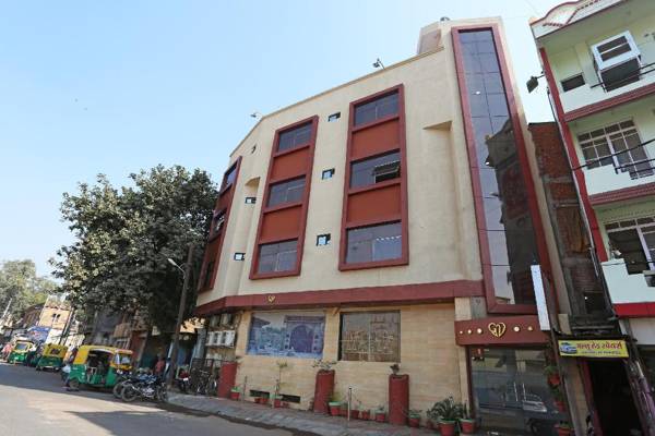 Capital O 8194 The Golden Ville