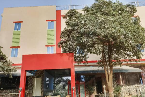 OYO 49839 Prince Mama